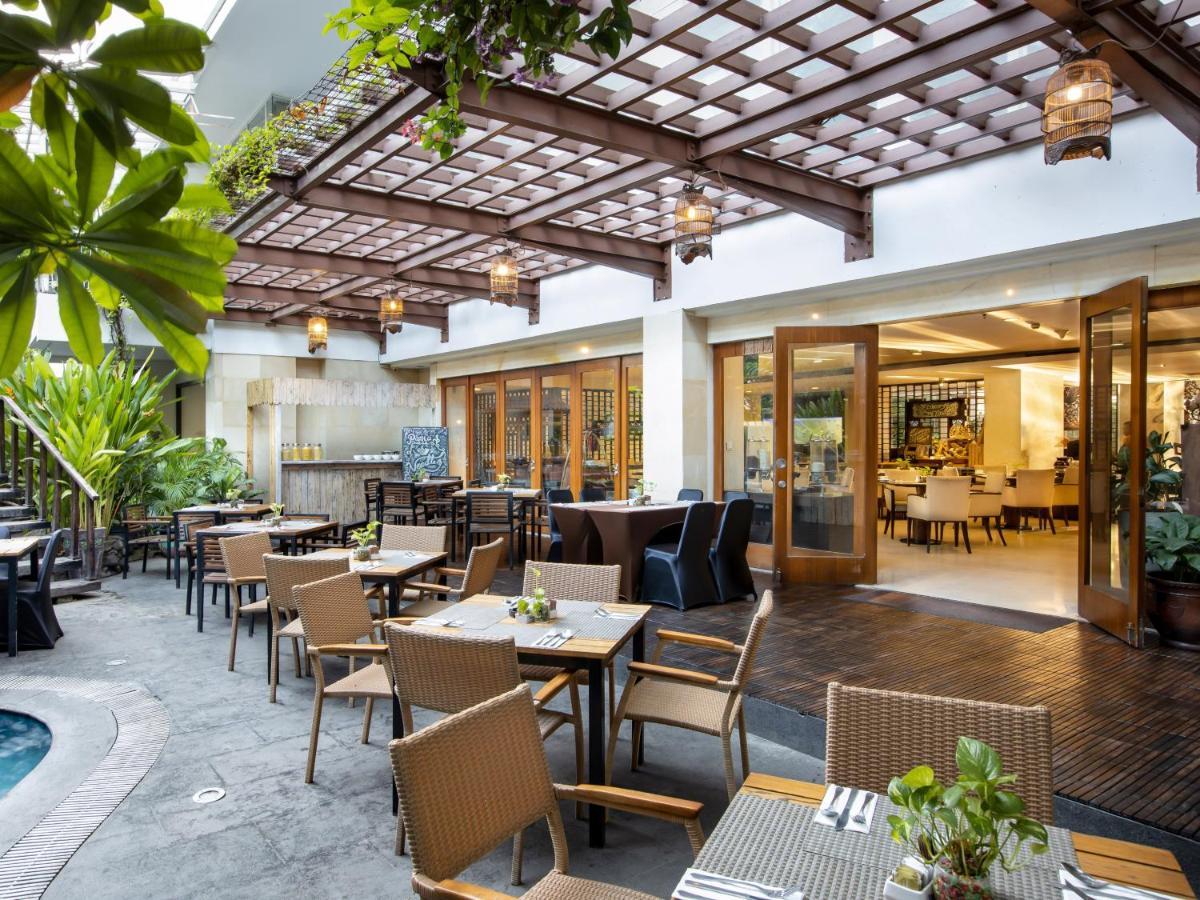 Jambuluwuk Malioboro Hotel Yogyakarta Ngoại thất bức ảnh The Poolside Bar