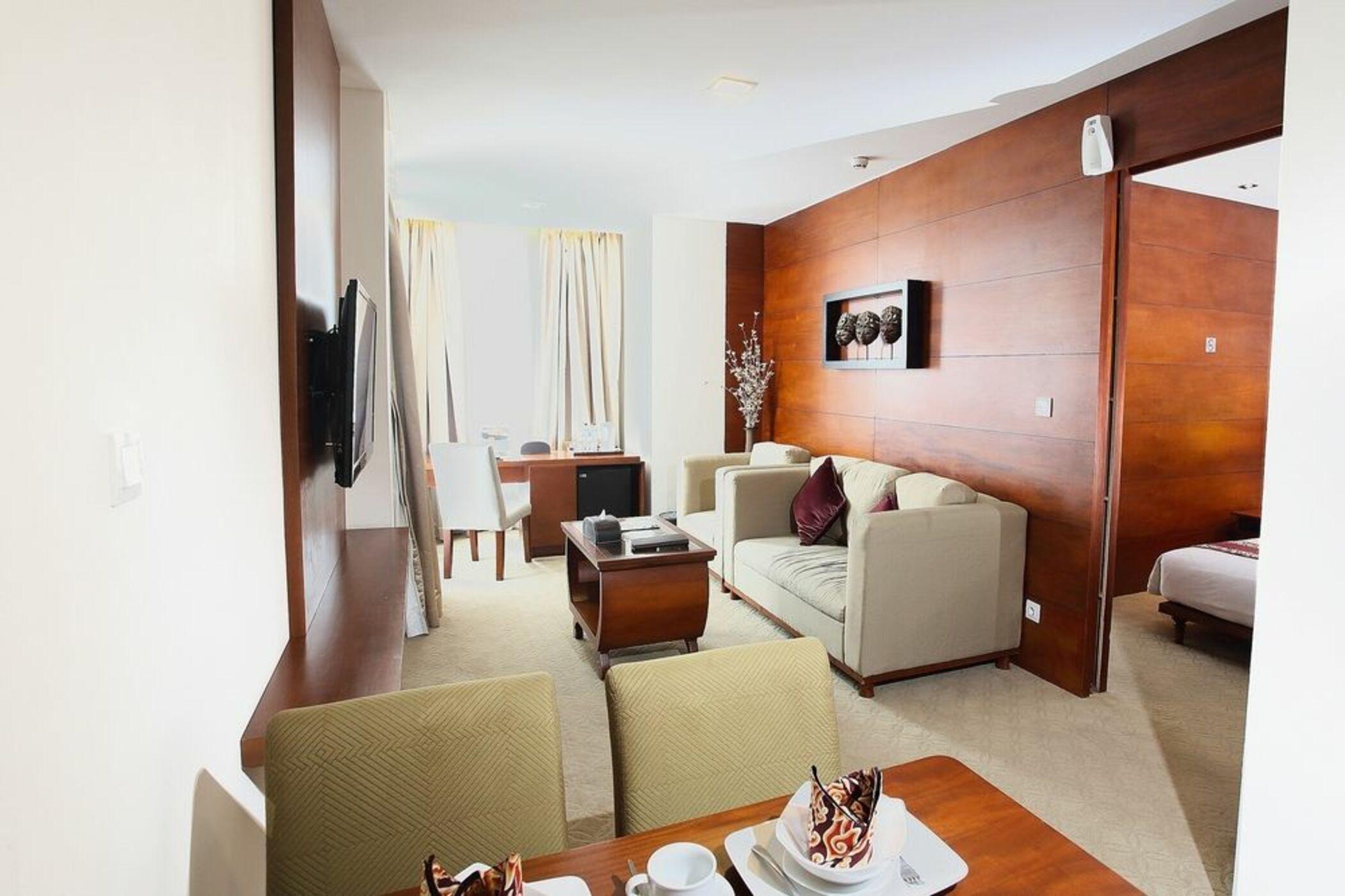 Jambuluwuk Malioboro Hotel Yogyakarta Ngoại thất bức ảnh Suite