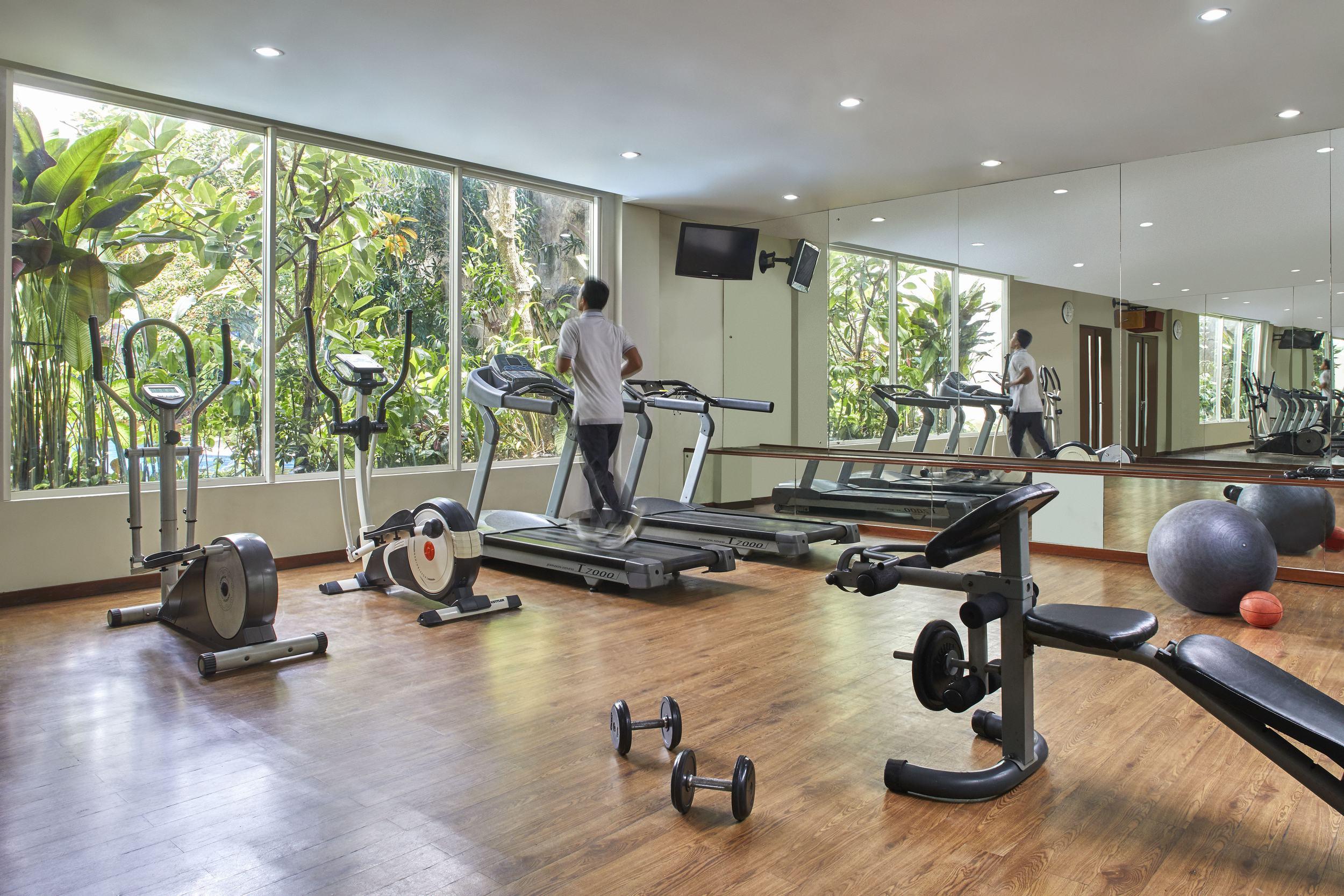 Jambuluwuk Malioboro Hotel Yogyakarta Ngoại thất bức ảnh The gym at the hotel