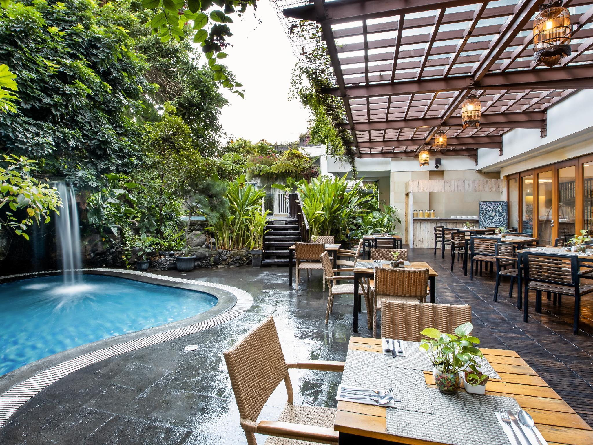Jambuluwuk Malioboro Hotel Yogyakarta Ngoại thất bức ảnh The Garden Grill
