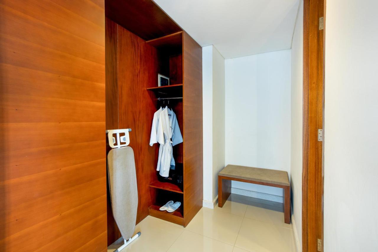 Jambuluwuk Malioboro Hotel Yogyakarta Ngoại thất bức ảnh A wardrobe