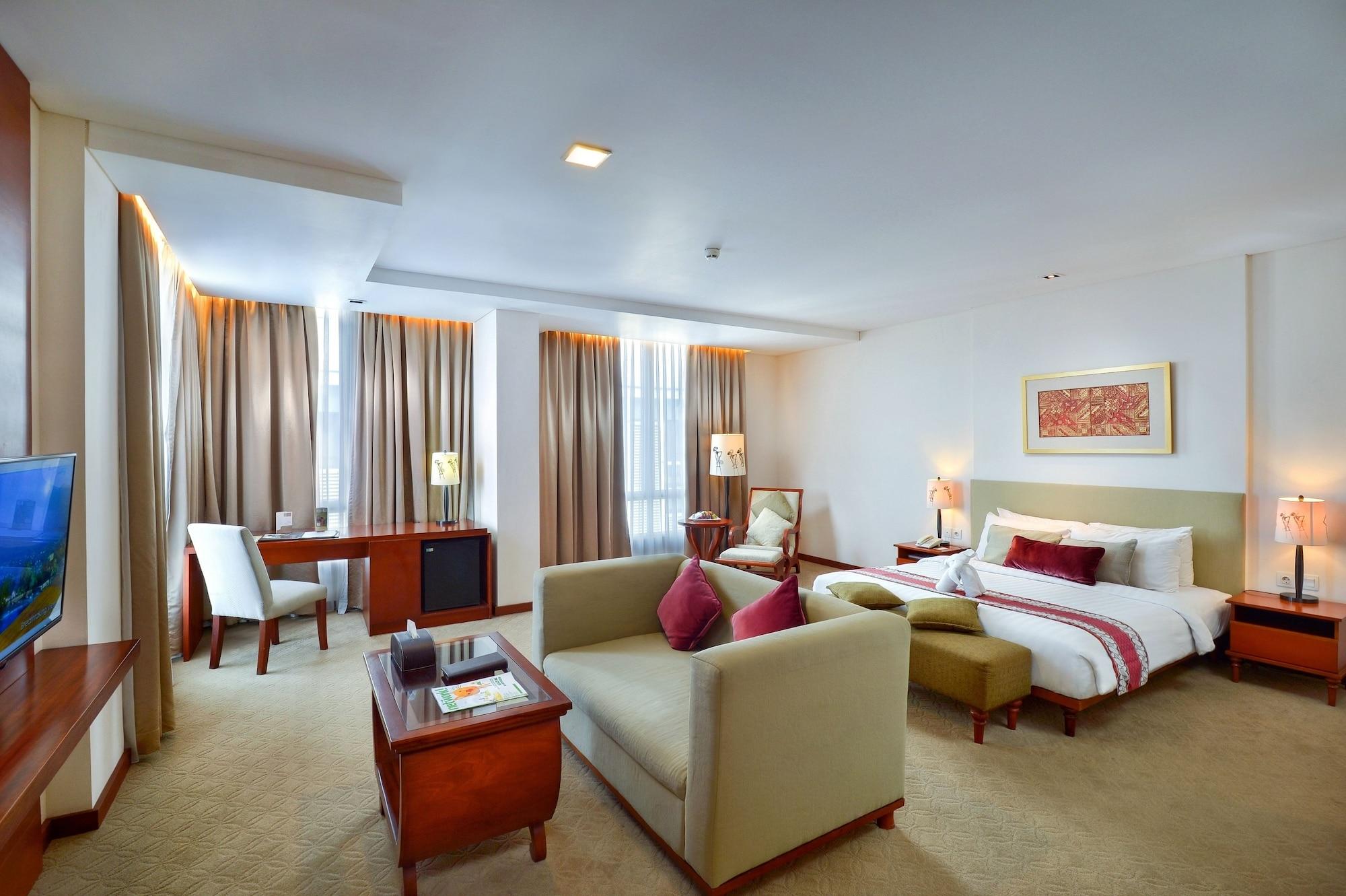 Jambuluwuk Malioboro Hotel Yogyakarta Ngoại thất bức ảnh Suite room