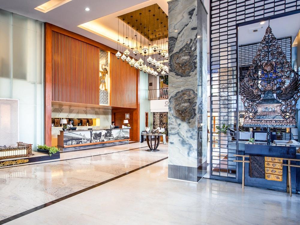 Jambuluwuk Malioboro Hotel Yogyakarta Ngoại thất bức ảnh The lobby of the hotel