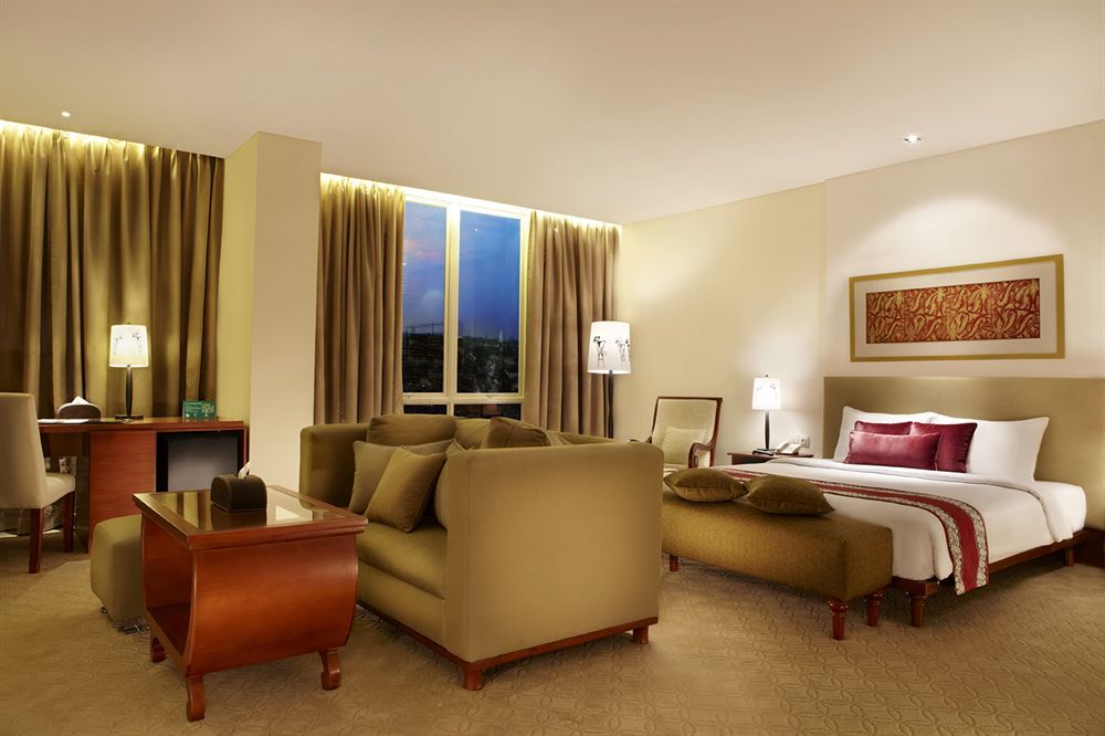 Jambuluwuk Malioboro Hotel Yogyakarta Ngoại thất bức ảnh Suite room