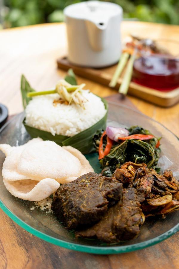 Jambuluwuk Malioboro Hotel Yogyakarta Ngoại thất bức ảnh Tumpeng, a traditional dish of Indonesia