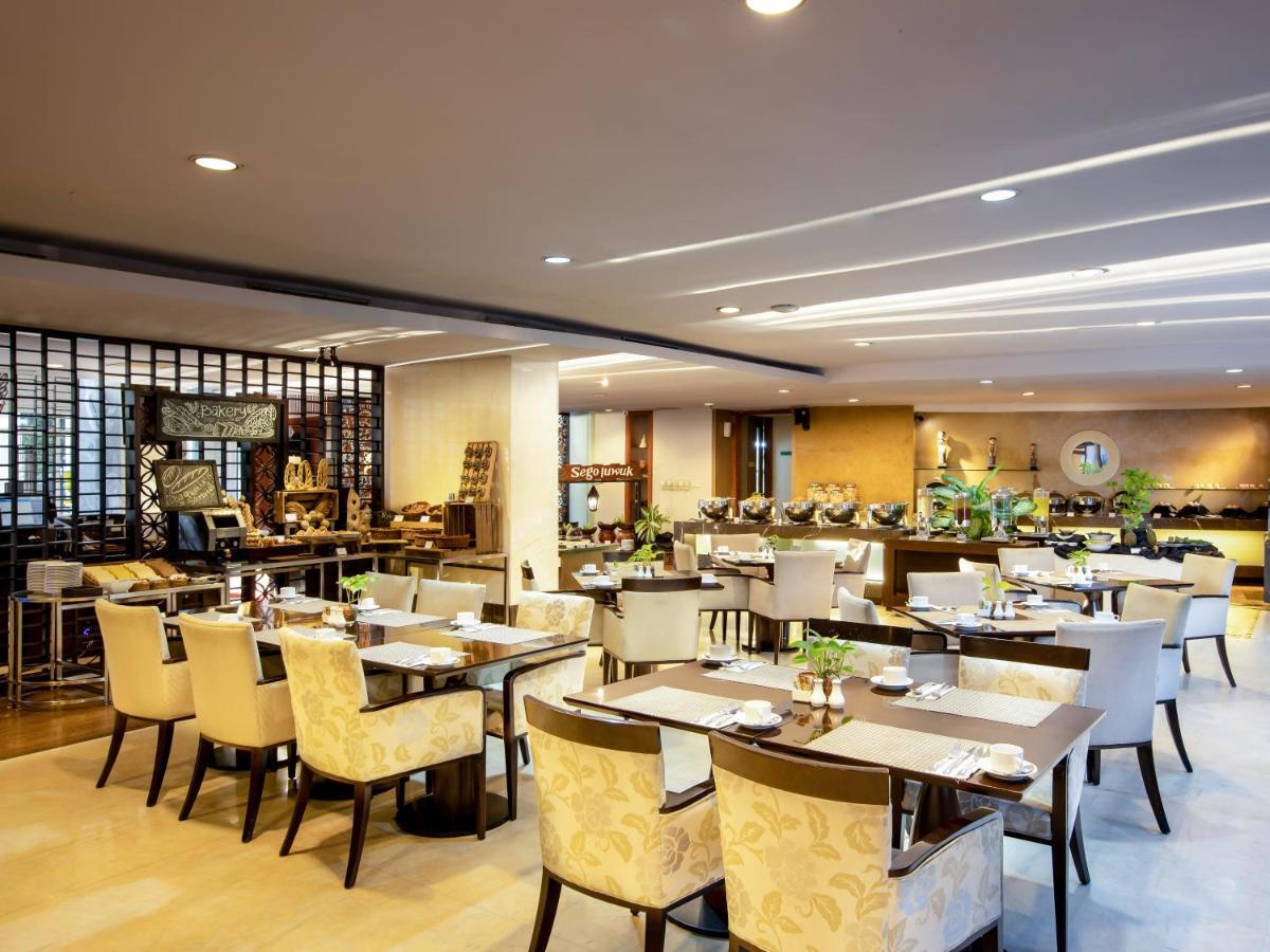 Jambuluwuk Malioboro Hotel Yogyakarta Ngoại thất bức ảnh The restaurant